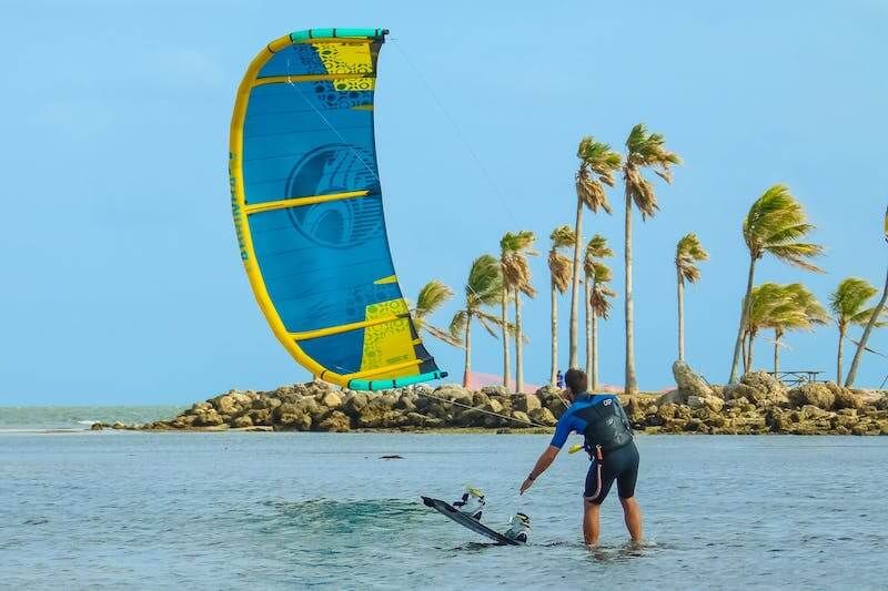 Kitesurfing vs Windsurfing A Compact Clarification